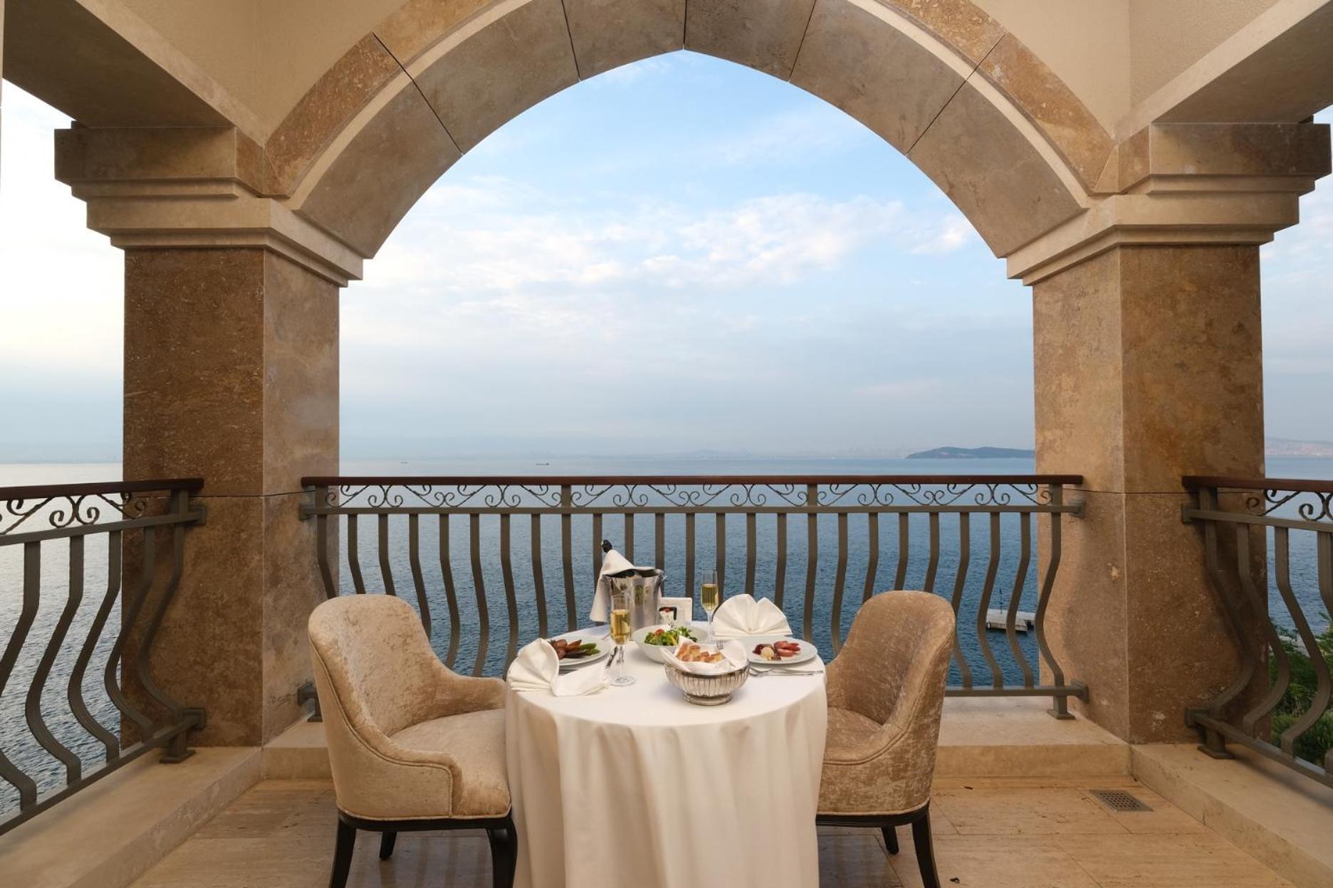 Birun Ada Hotel Burgazada Екстериор снимка
